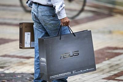 Asus опроверг прекращение поставок в Россию - обещают в начале 2015 удивить всех «новыми