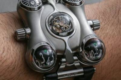 Часы MB&F HM6 Space Pirate