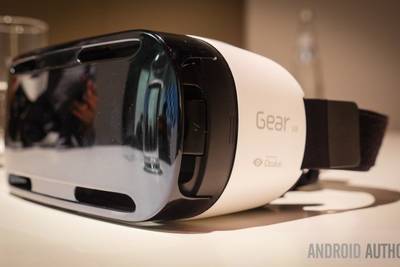 Samsung также представила обновленную VR-гарнитуру Gear VR для смартфонов Galaxy S6 и Galaxy S6 Edge