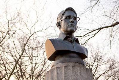 В Нью-Йорке появился несанкционированный памятник Сноудену