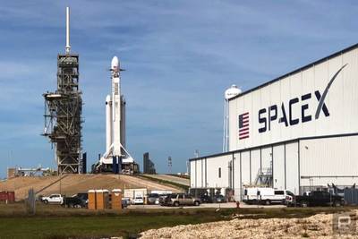 SpaceX успешно запустила сверхтяжелую ракету Falcon Heavy