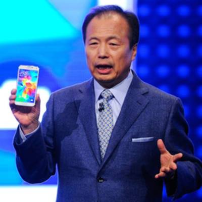 Рекордные продажи iPhone 6 отразились на зарплатах руководства Samsung