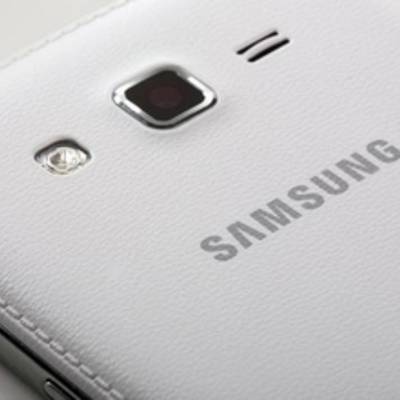 Samsung может выпустить смартфон с двойной основной камерой до конца года