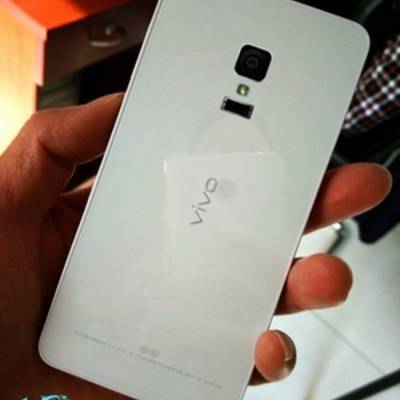 В сеть попали «живые» фото и характеристики смартфона Vivo Xplay 5S