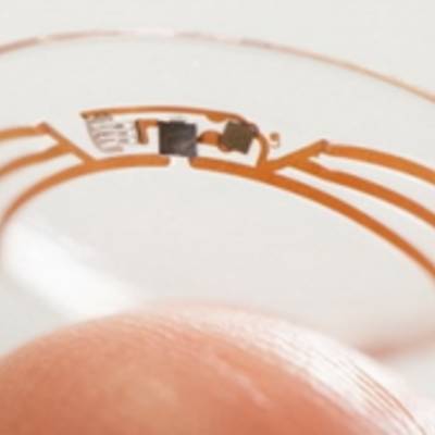 Google представила умные контактные линзы