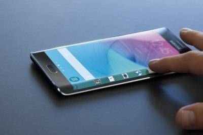 Дисплей Samsung Galaxy S6 Edge будет загнут только с одной стороны, а не с двух, как ожидалось ранее