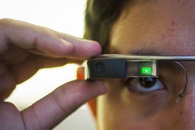 Новая версия Google Glass получит процессор Intel