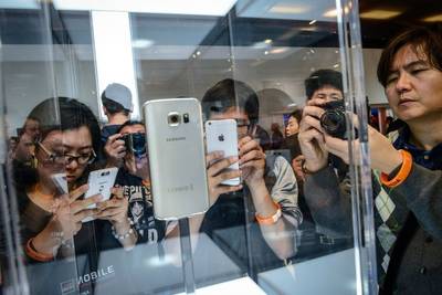 Samsung назвала ложными сообщения о 500 купленных фанатах на презентации Galaxy S6