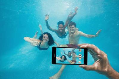 Sony не рекомендует плавать в воде вместе со своим водозащитным смартфоном Xperia