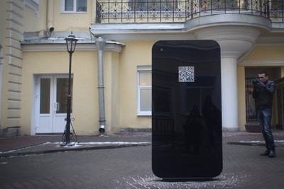 В Санкт-Петербурге после признания Тима Кука был демонтирован памятник в виде гигантского iPhone