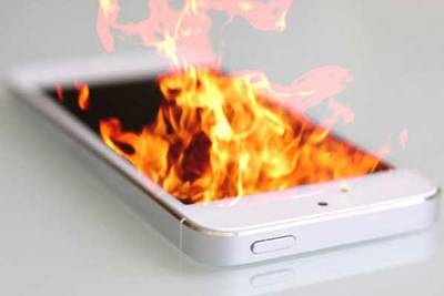Зарядка от iPhone подожгла подростка