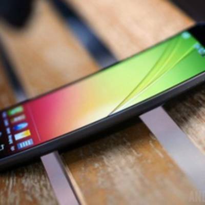 Анонс LG G Flex 2 с гибким дисплеем ожидается на CES 2015