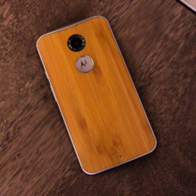 Moto X 2014  по моему мнению - один из самых красивых смартфонов за последнее время