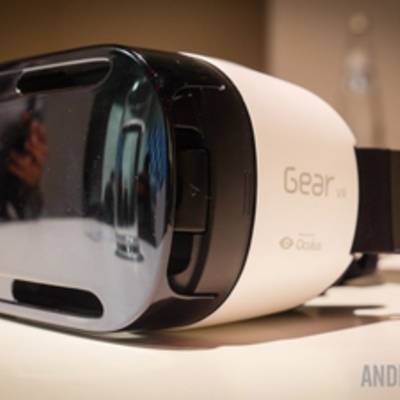 Samsung также представила обновленную VR-гарнитуру Gear VR для смартфонов Galaxy S6 и Galaxy S6 Edge