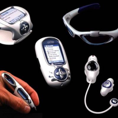 В 2003 году компания Motorola совместно с дизайн-студией “Frog Design” представила целый набор концептуальных решений
