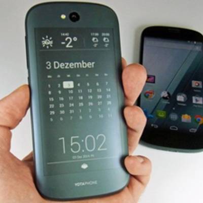 YotaPhone 2 подешевел к Новому году на четверть
