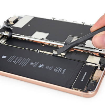 Замена стекла iPhone 8 в СЦ «Maclouds» с использованием технологии ОСА